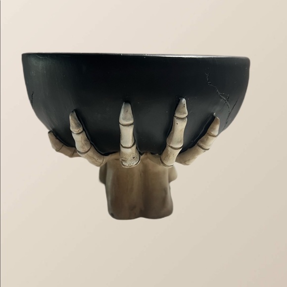Skeletons hand candy bowl - Picture 4 of 5
